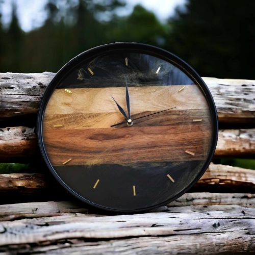 zegar drewno z żywicą