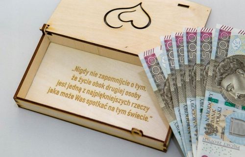 Drewniane pudełko na pieniądze 
