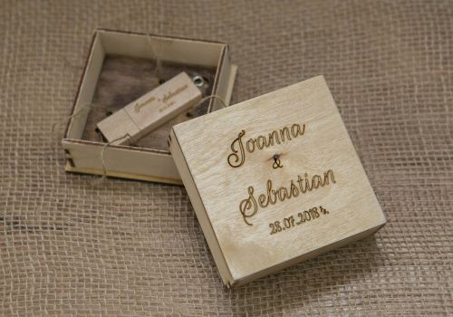 Drewniany pendrive Grawer Pudełko Personalizacja