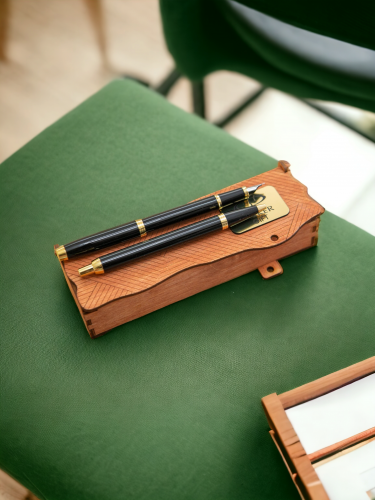 Zestaw piśmienniczy Parker Czarny IM Gt - Pióro z długopisem w drewnianym pudełeczku